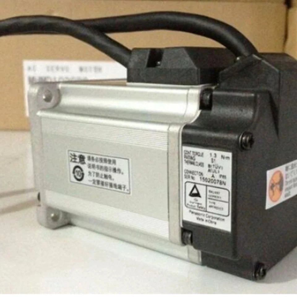 New 1Pcs Panasonic Servo Motor MSMD042G1C