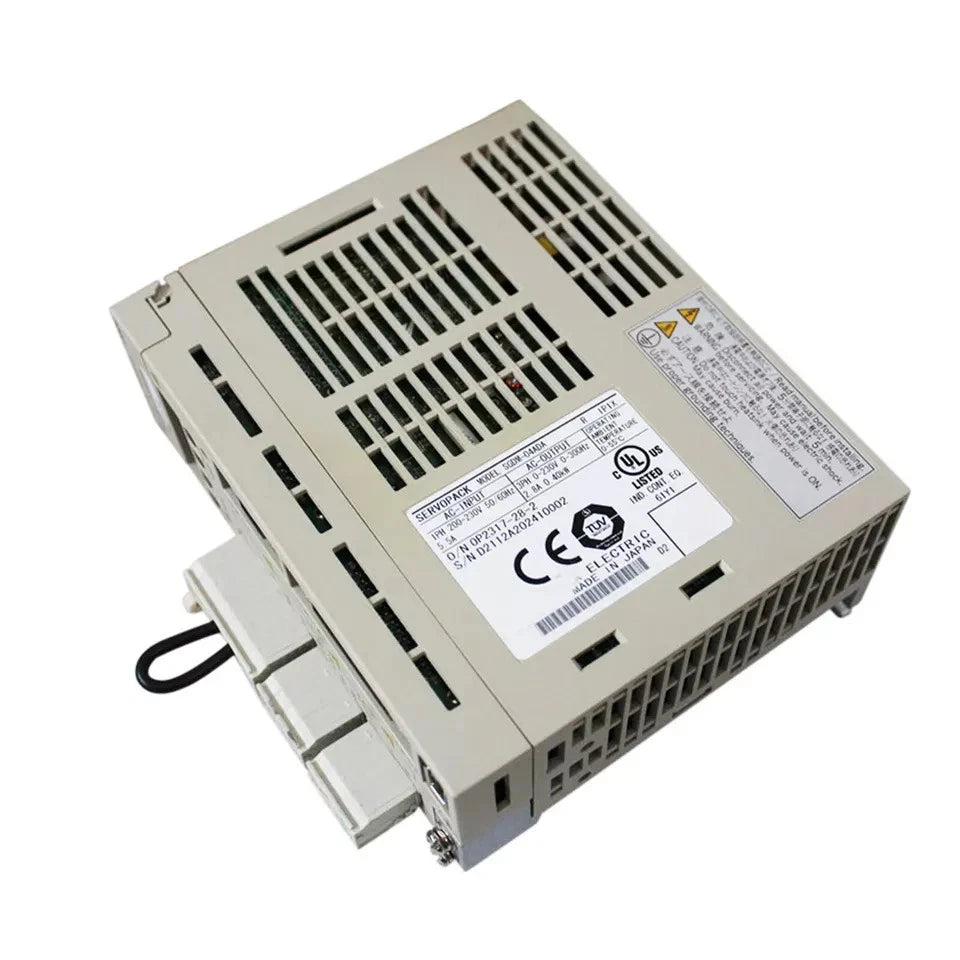 New In Box YASKAWA SGDM-04ADA Servo Drive