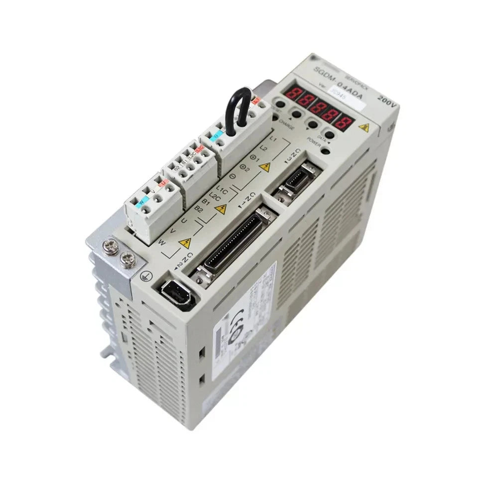 New In Box YASKAWA SGDM-04ADA Servo Drive