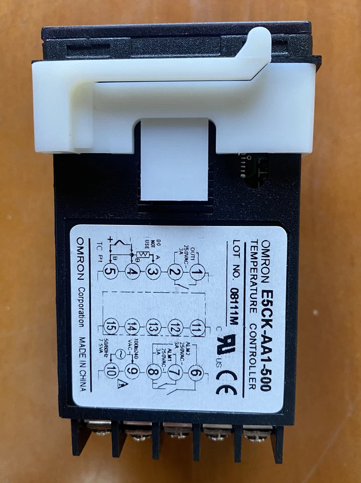 Omron E5CK-AA1-500 Temperature Controller New One Free Shipping E5CKAA1500