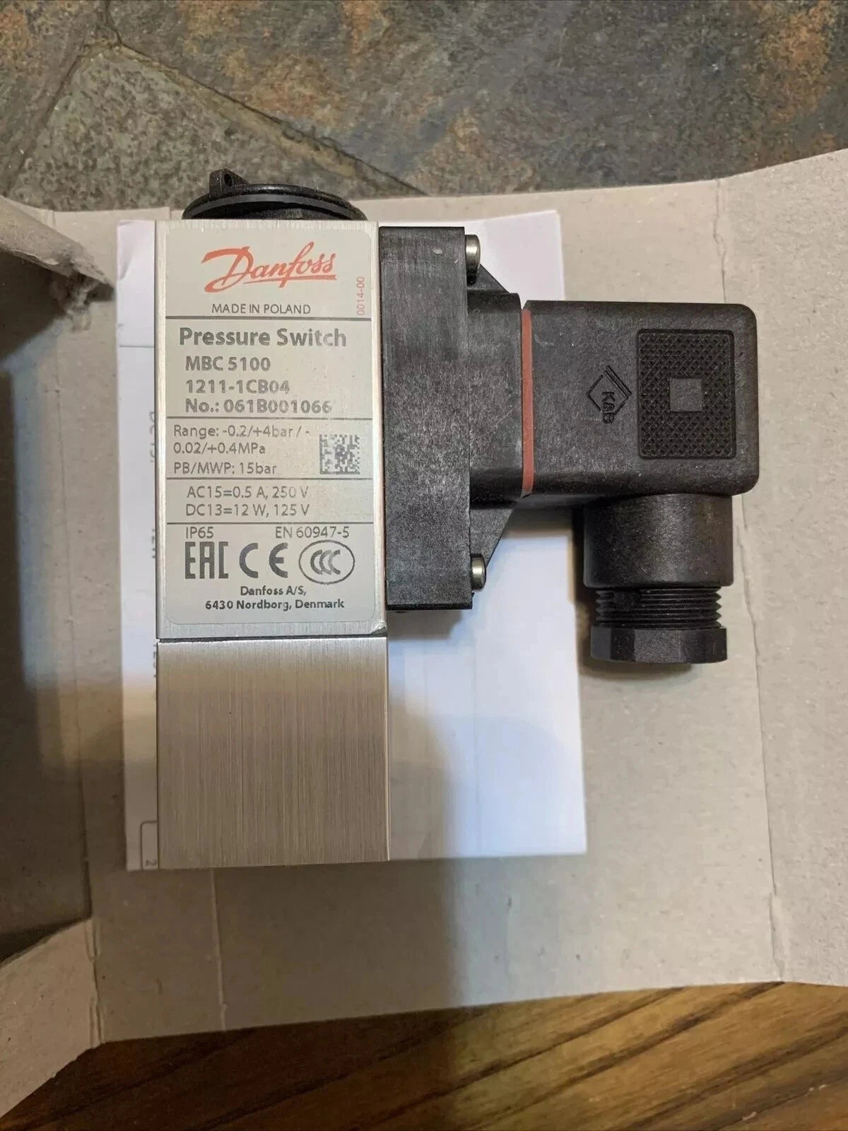 1PCS NEW IN BOX Danfoss MBC5100 1211-1CB04 061B001066 pressure switch Fast Ship