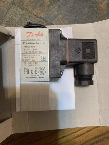 1PCS NEW IN BOX Danfoss MBC5100 1211-1CB04 061B001066 pressure switch Fast Ship