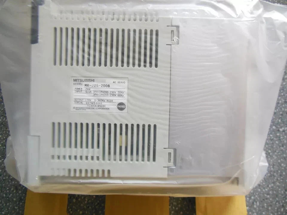Mitsubishi MR-J2S-200B AC Servo Drive New In Box MRJ2S200B PLC