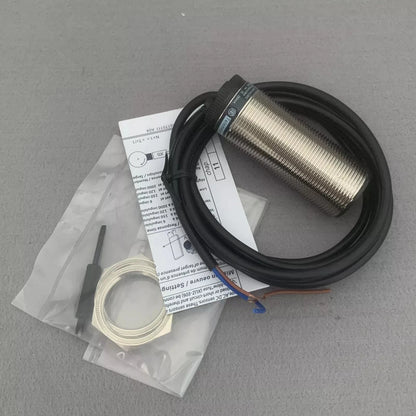 New In Box Schneider XSAV11801 Speed Switch Velocity Sensor FREE SHIPPING US