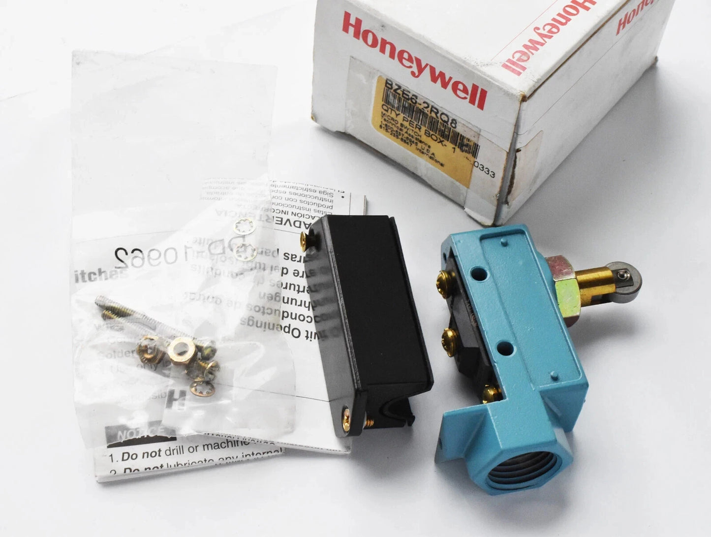 NEW IN BOX Honeywell BZE6-2RQ8 Limit Micro Switch BZE62RQ8