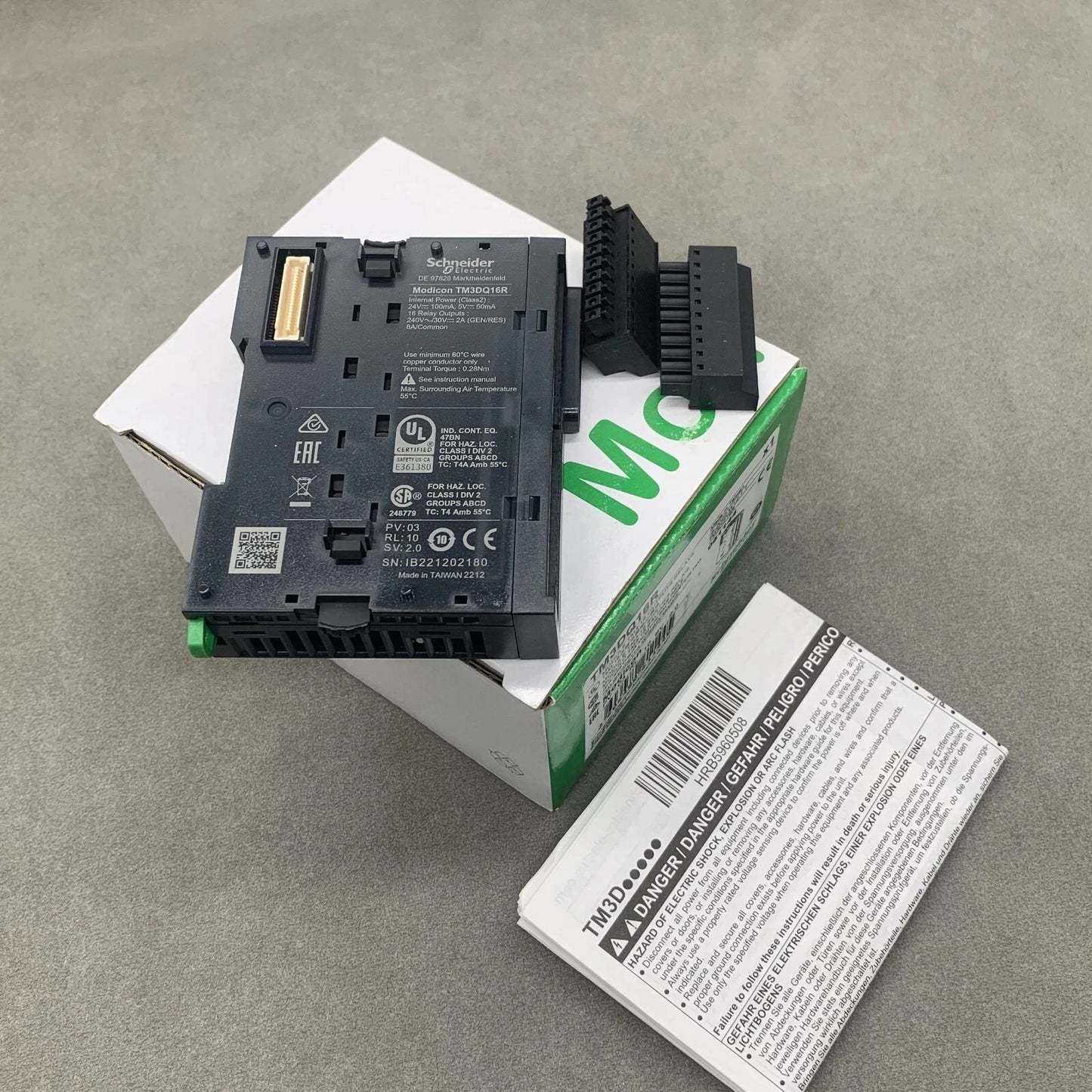 New In Box SCHNEIDER TM3DQ16R Output Module Free Shipping