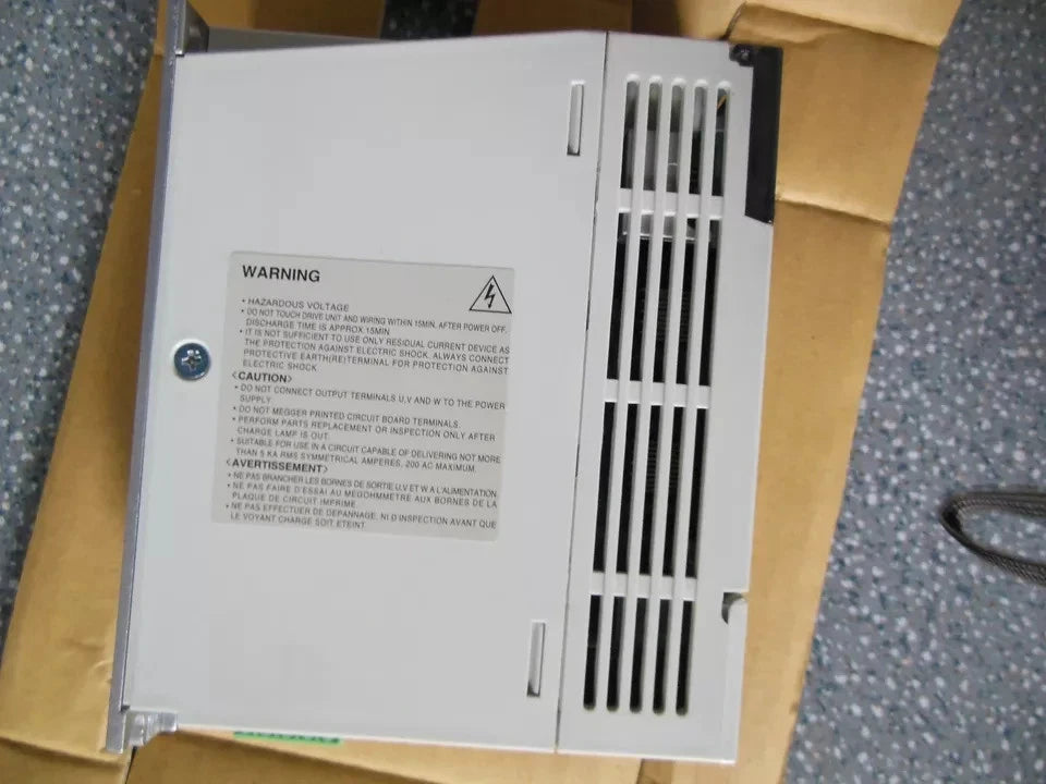Mitsubishi MR-J2S-10B Servo Drive New In Box MRJ2S10B PLC