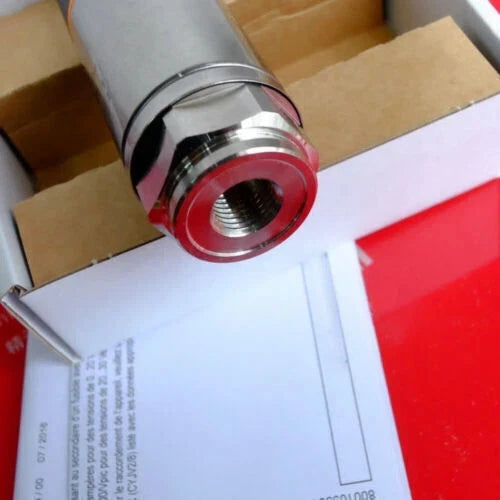 1pcs New IFM Brand new one pressure switch PN7071