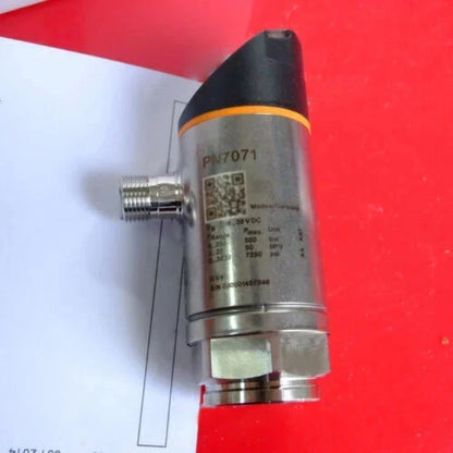 1pcs New IFM Brand new one pressure switch PN7071